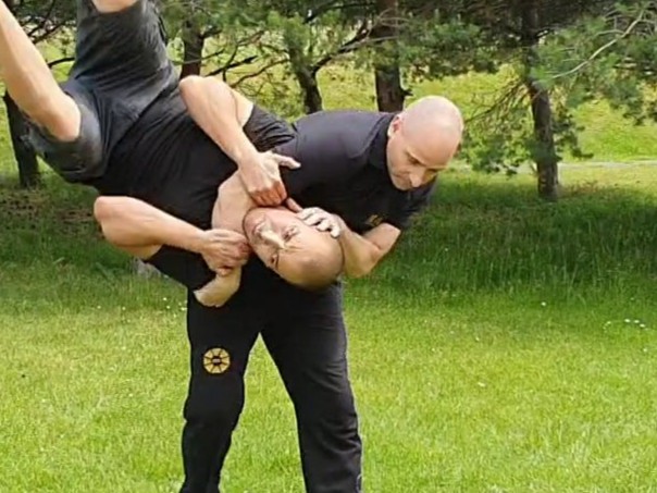 Startseite 12 Wurftechnik im Krav Maga Modular